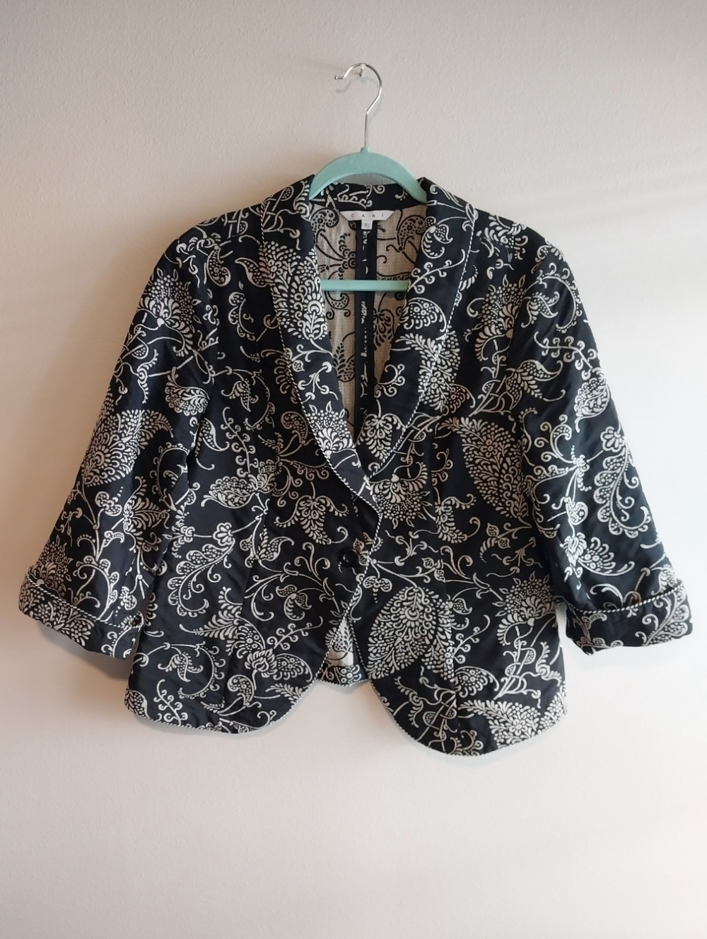 CAbi Eliza Black & Cream Floral Brocade 3/4 Sleeve One Button Blazer